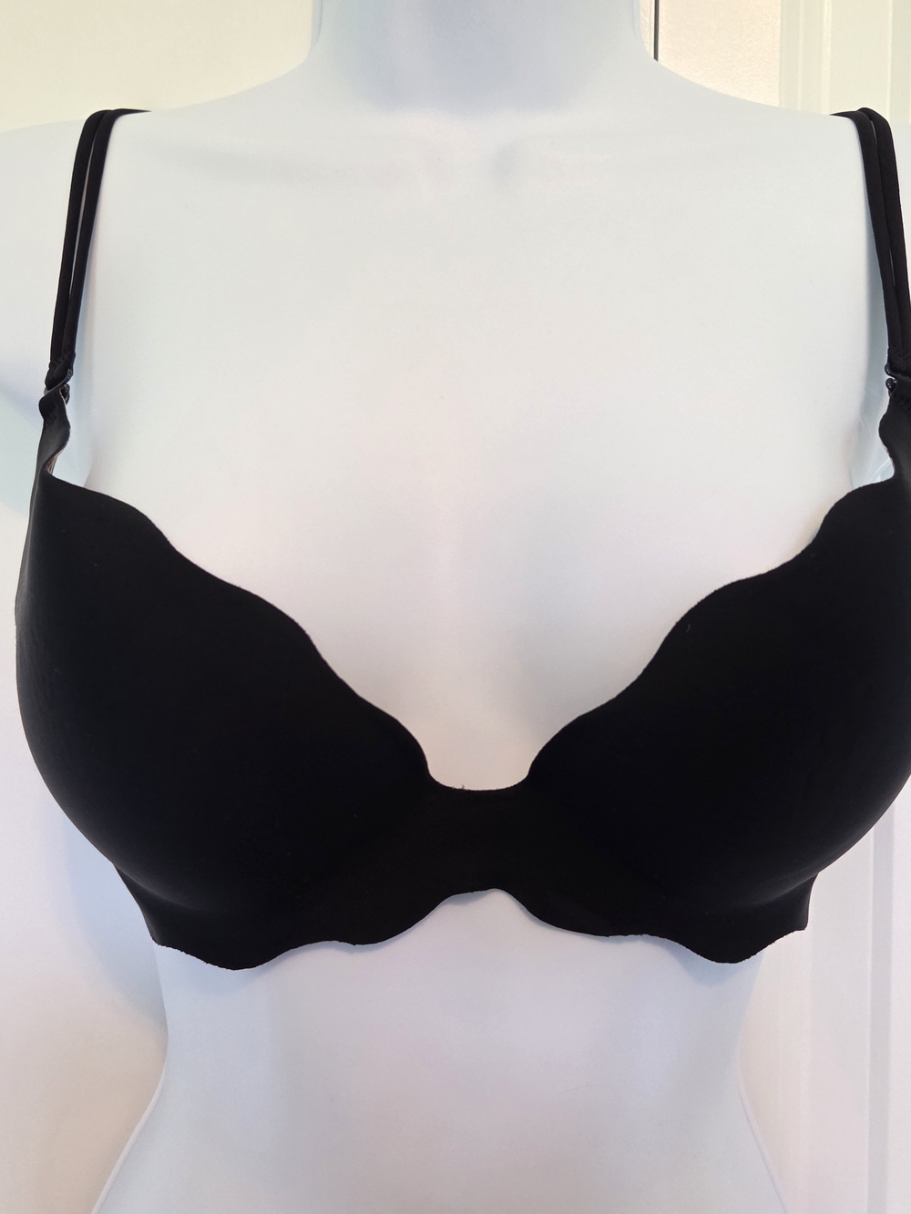 Victoria's Secret Black Scallop-Edge T-Shirt Bra